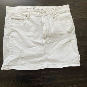 Calvin Klein white denim mini skirt - size 32
